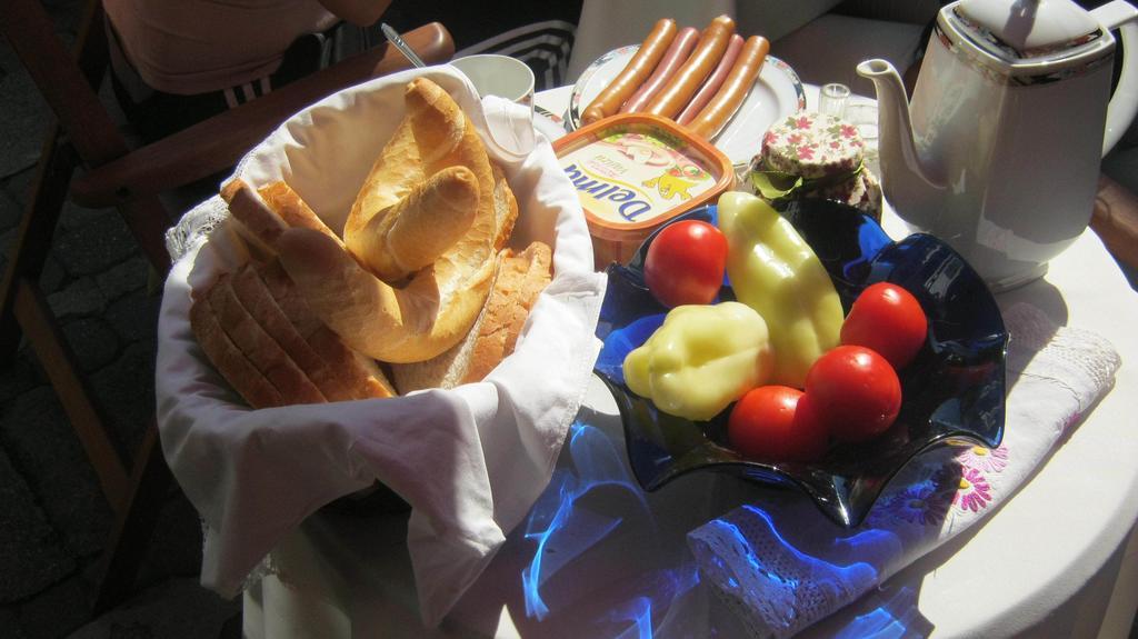 Fonagy Es Walter Vendeg- Es Borhaz Bed & Breakfast Vác Dış mekan fotoğraf