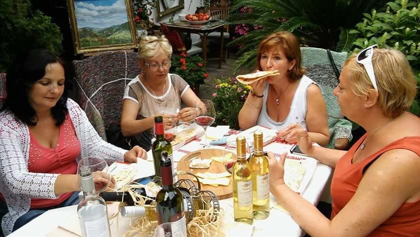 Fonagy Es Walter Vendeg- Es Borhaz Bed & Breakfast Vác Dış mekan fotoğraf