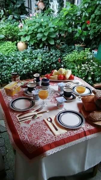 Fonagy Es Walter Vendeg- Es Borhaz Bed & Breakfast Vác Dış mekan fotoğraf