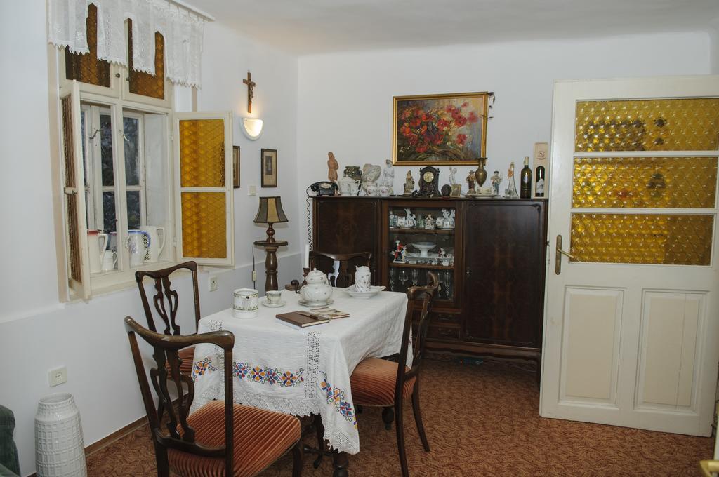 Fonagy Es Walter Vendeg- Es Borhaz Bed & Breakfast Vác Dış mekan fotoğraf