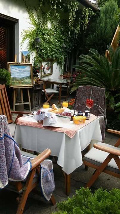 Fonagy Es Walter Vendeg- Es Borhaz Bed & Breakfast Vác Dış mekan fotoğraf