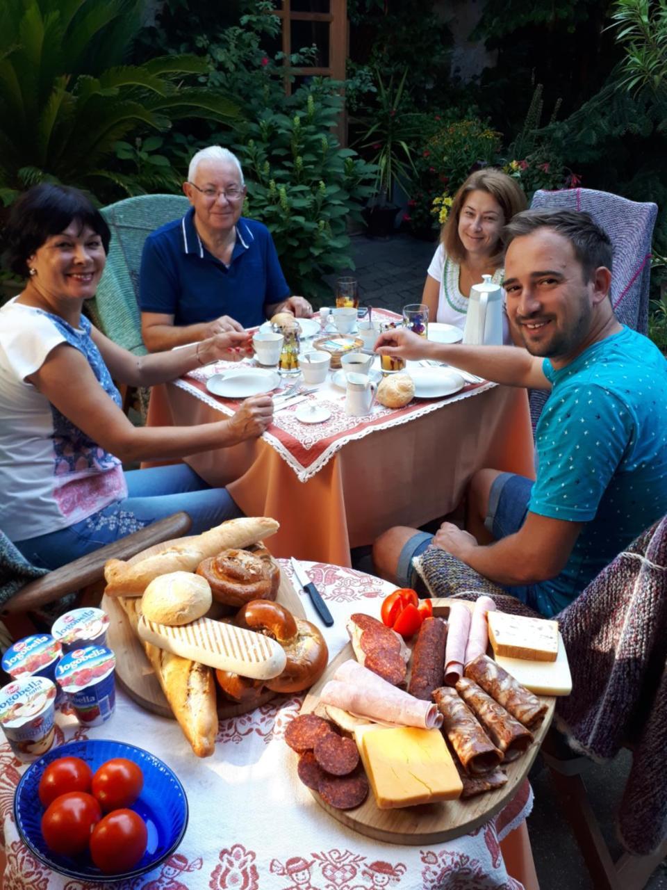 Fonagy Es Walter Vendeg- Es Borhaz Bed & Breakfast Vác Dış mekan fotoğraf