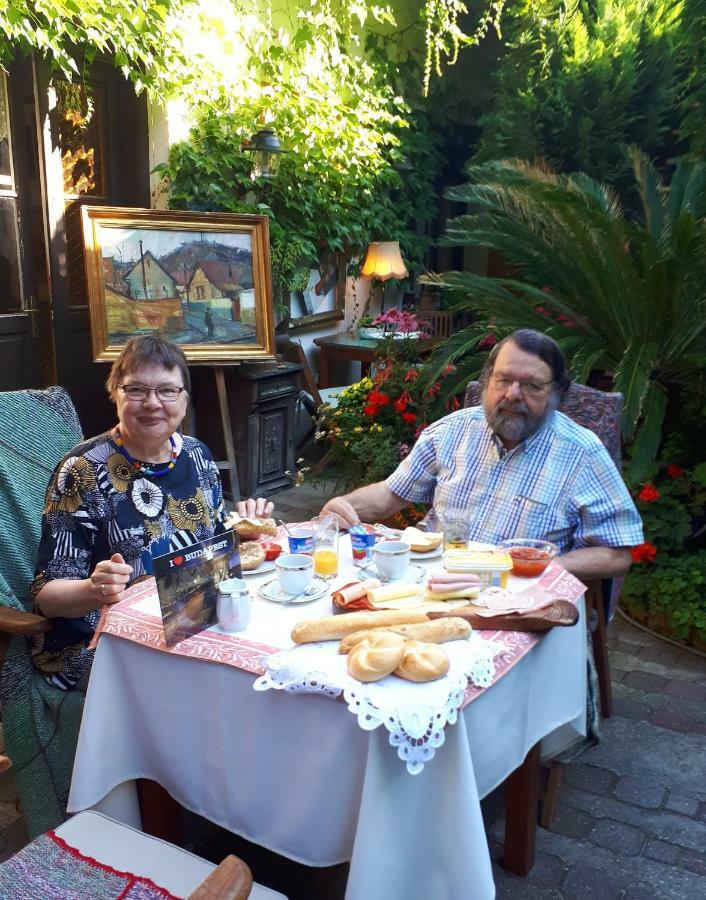 Fonagy Es Walter Vendeg- Es Borhaz Bed & Breakfast Vác Dış mekan fotoğraf